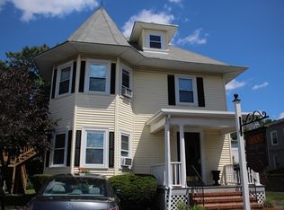 35 Chestnut St #2R, Wakefield, MA 01880