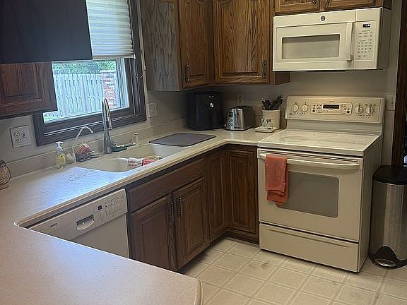 5th image of 509 E Idlewood St