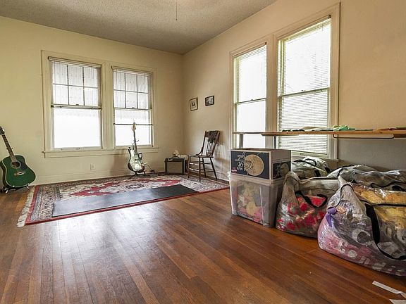 3rd image of 1103 W 22nd St APT B
