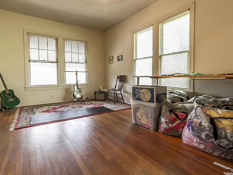 1103 W 22nd St #B — Photo 3