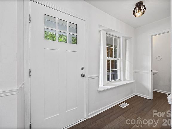 2nd image of 6226 Dumont Ln