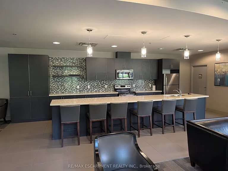 90 Charlton Ave W #702 — Photo 20