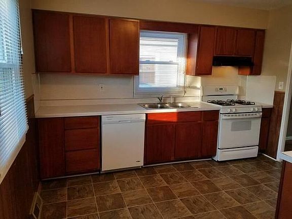 3rd image of 640 Dubie Ave