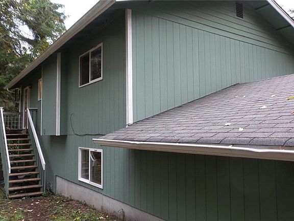 4th image of 1078 Alaska Ave E