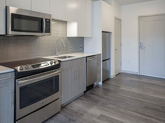 2nd image of 180 Telford St Unit 305