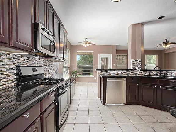 4th image of 15622 Valley Creek Dr