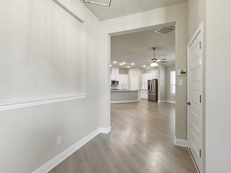 2609 Loxley Dr — Photo 2