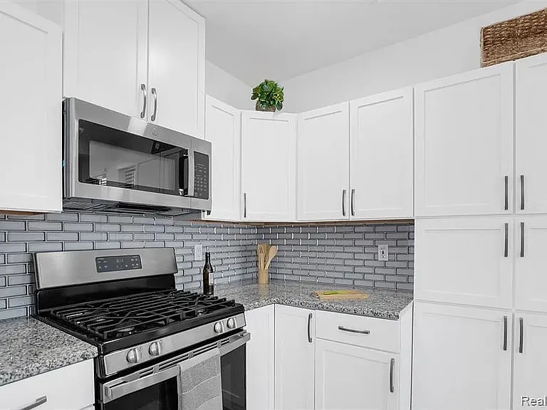 2639 Monterey St — Photo 9