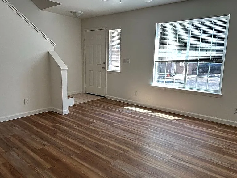 725 W 4th Ave — Photo 3
