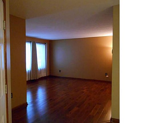 3rd image of 416 Sunset Dr