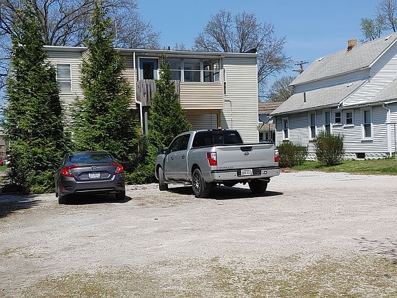 956 Grant Ave #B, Cuyahoga Falls, Ohio 44221 is a super cute Studio unit, one large room, open floor concept with kitchen counter, sink, refrigerator, vinyl floor and separate bathroom with shower only (no tub). All utilities included.