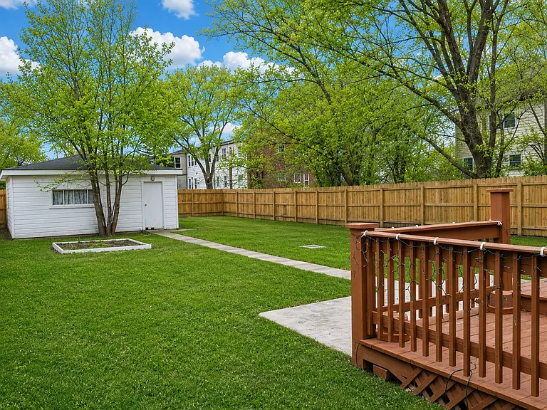 2311 Lake St — Photo 3