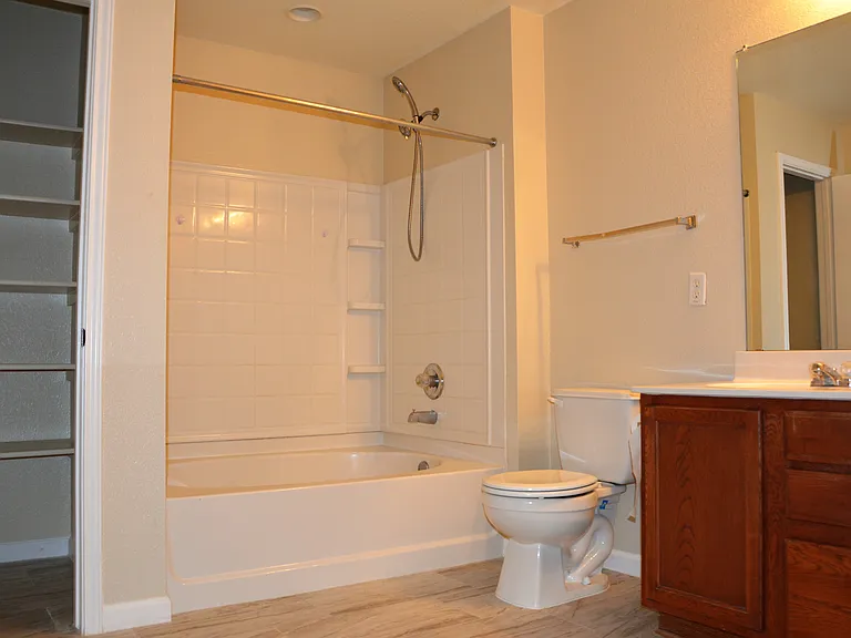 4616 Woodstock Dr — Photo 16