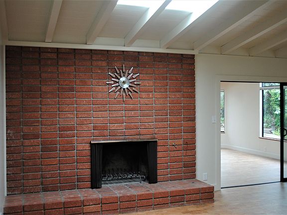 4th image of 4499 Whittier St