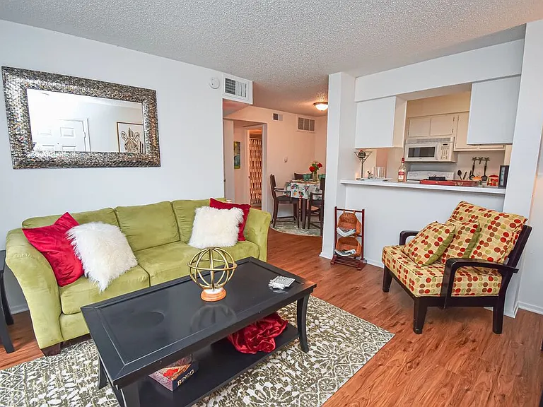 Centerpoint Apartments — Photo 17