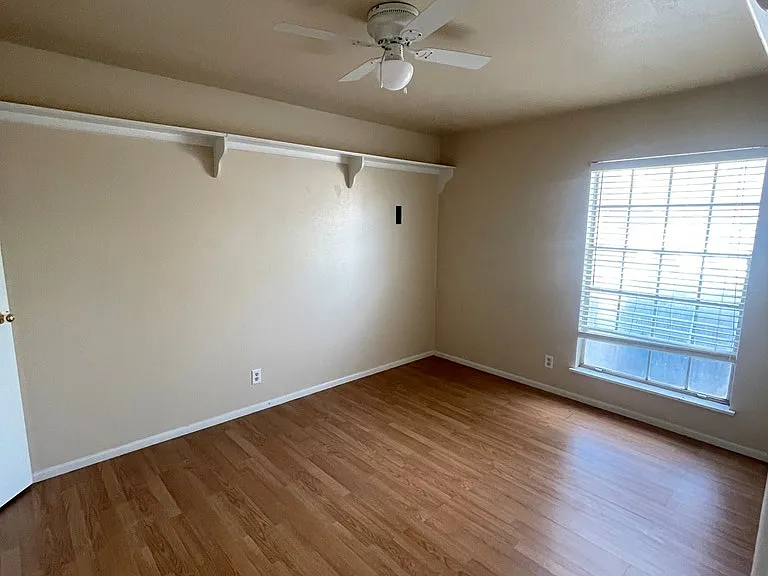 302 E Harriet St — Photo 13