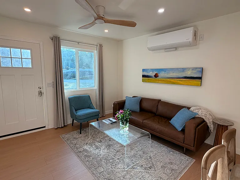5061 Haskell Ave #GUESTHOUSE — Photo 3