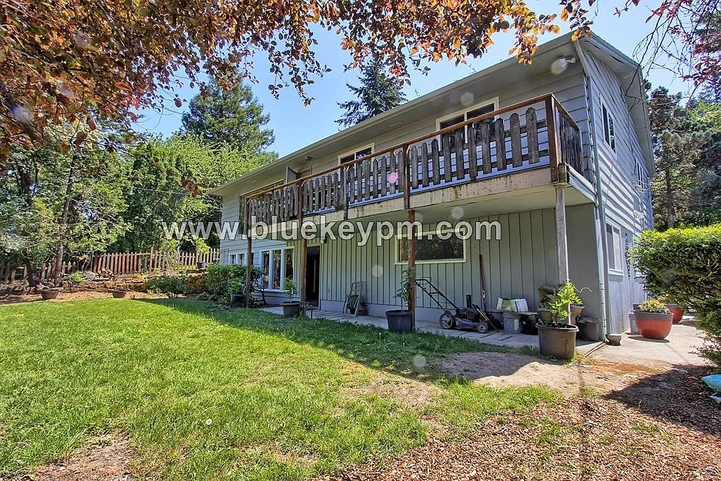 Spacious 3 Bed, 1 Bath Ground Floor Apartment in Markham — Photo 2