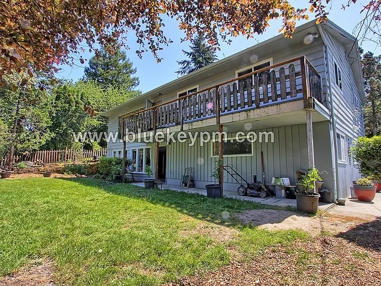 2952 SW Huber St #B — Photo 2