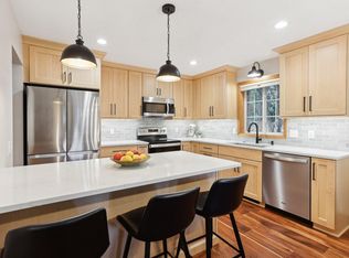 1172 Ravenswood St, Shoreview, MN 55126