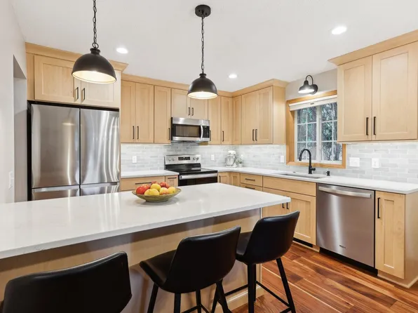 1172 Ravenswood St, Shoreview, MN 55126