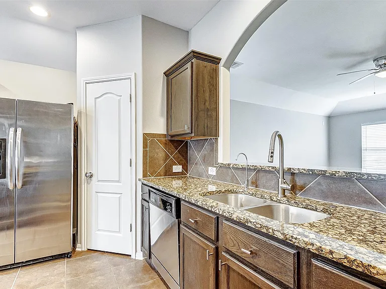 12943 Pecan Shores Dr — Photo 5