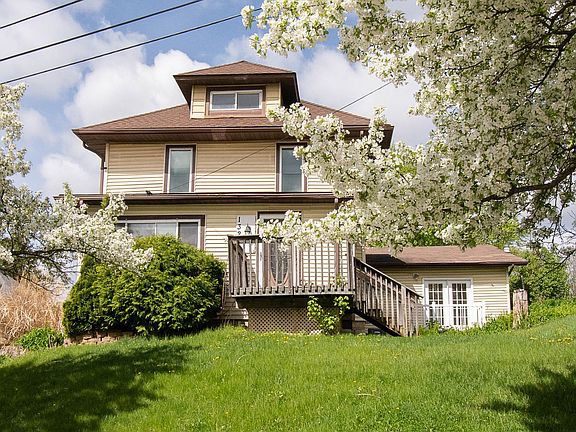 2nd image of 1321 3rd Ave NW