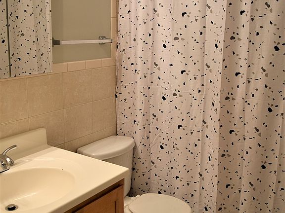 4th image of 446 E Osage Ln #1A
