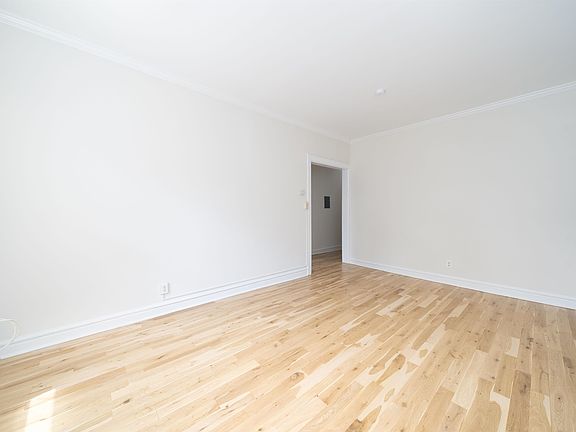 3rd image of 149 Bentley Ave APT C4