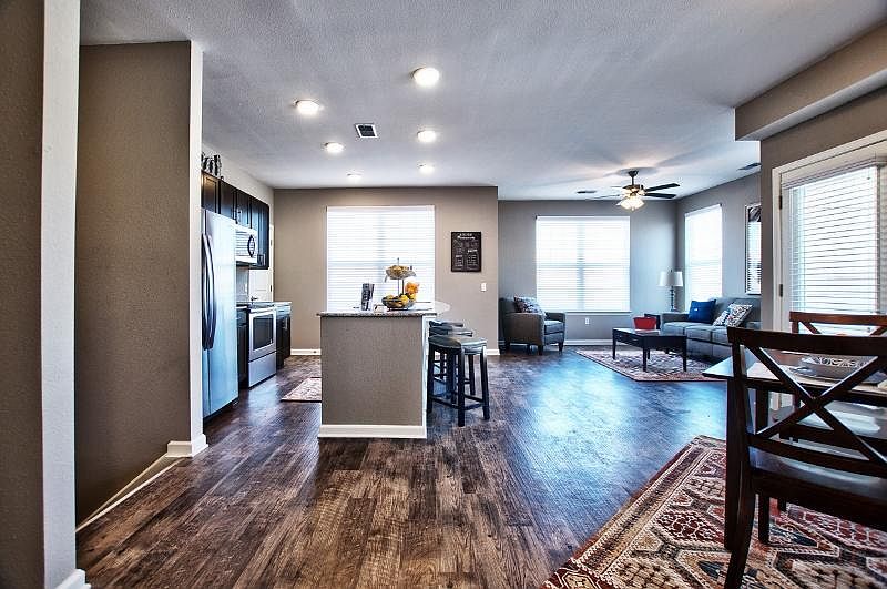 1st image of 1375 Park 33 Blvd #806