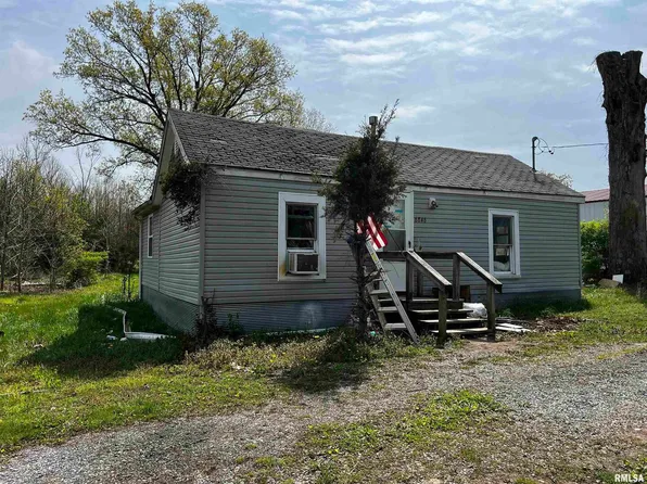 6846 1st St E, Logan, IL 62856