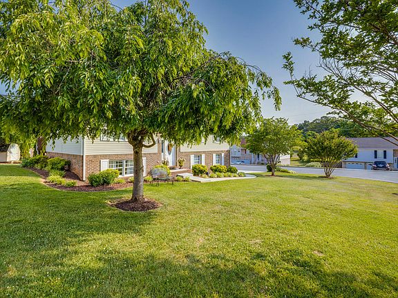 2nd image of 243 Chickasaw Cir