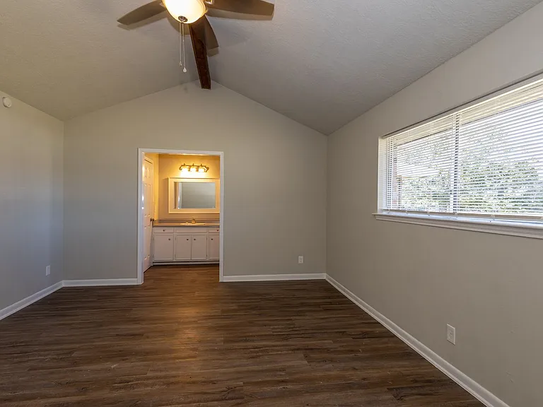 5810 Meadowview Rd — Photo 8