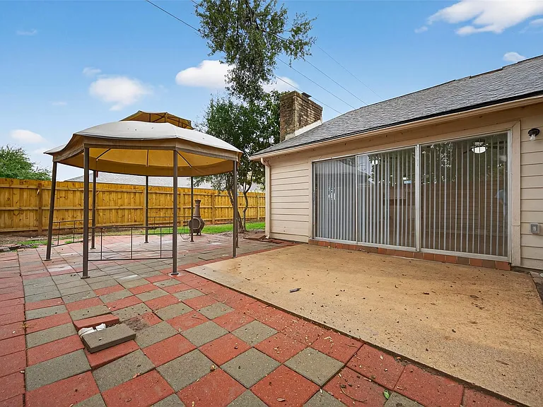 6102 Crakston St — Photo 39