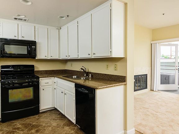 4th image of 3666 3rd Ave Unit 204