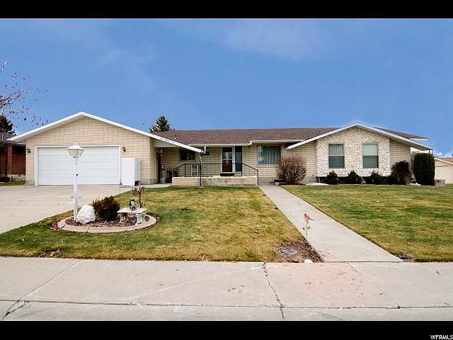 1st image of 906 N Fairway Dr