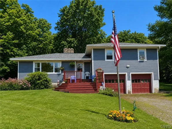 4135 Apulia Rd, Jamesville, NY 13078