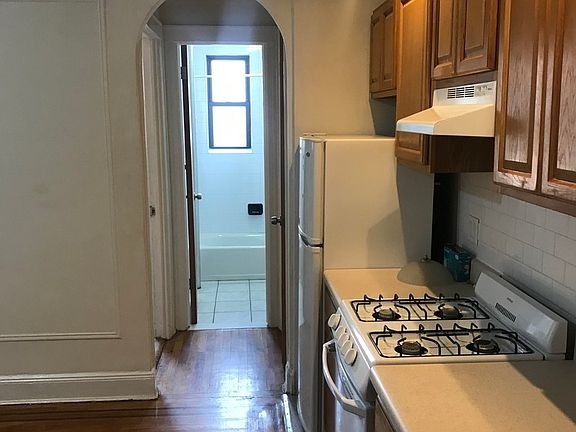 4th image of 45-29 42nd St #C1