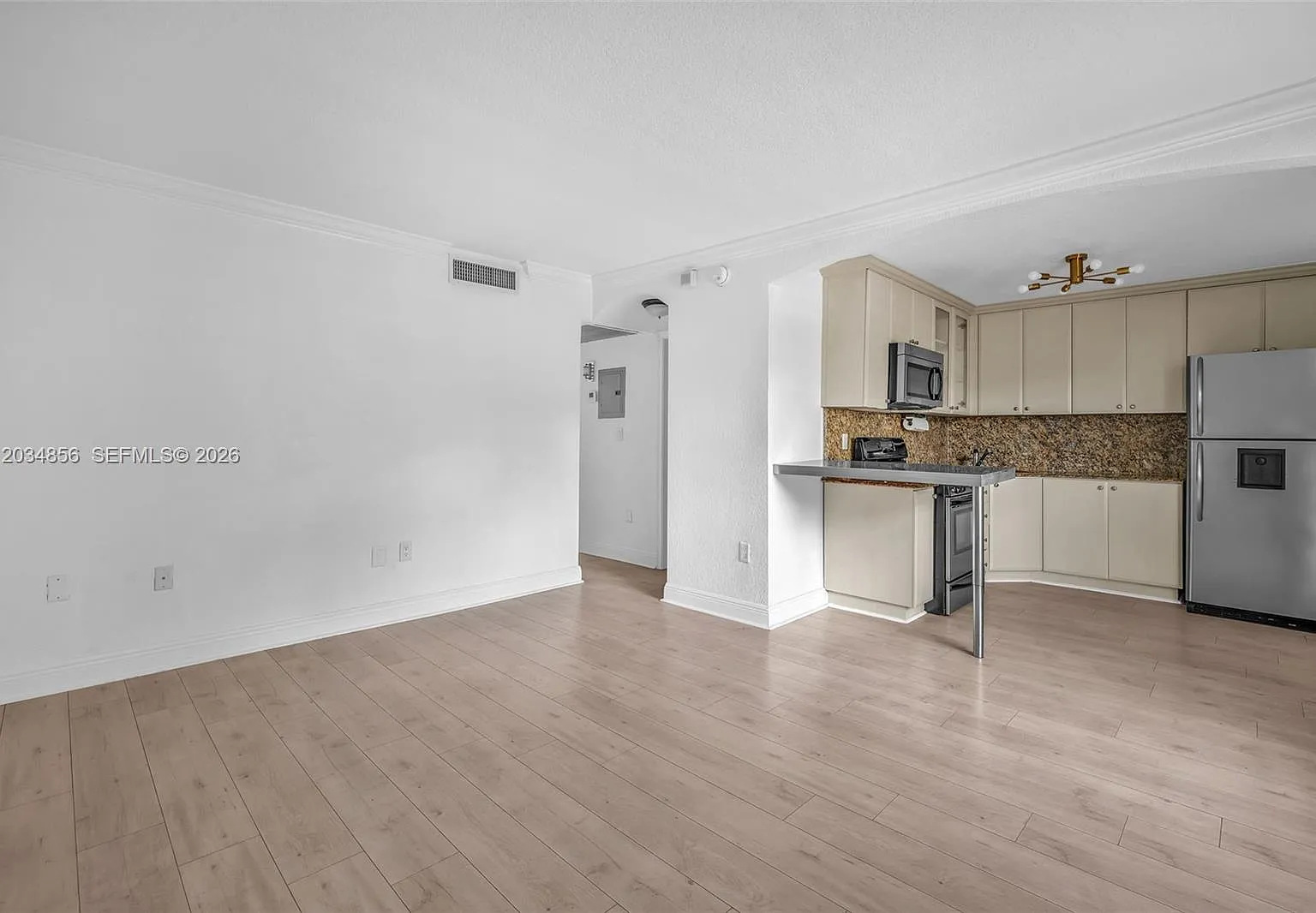 Virginia Pointe Condo — Photo 1