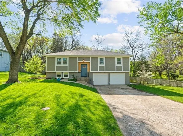 5520 Stearns St, Shawnee, KS 66203