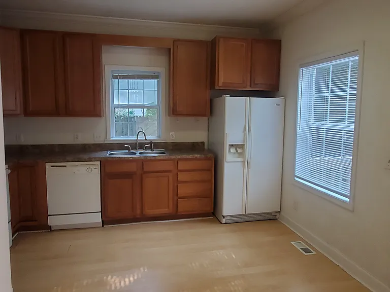 275 Arch St — Photo 5