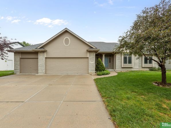 18302 Honeysuckle Dr, Elkhorn, NE 68022