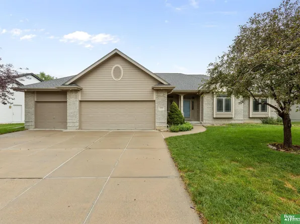 18302 Honeysuckle Dr, Elkhorn, NE 68022