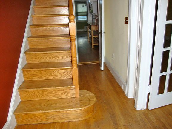 Foyer w/Stairs