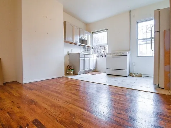 699 Flushing Avenue image 1 of 8