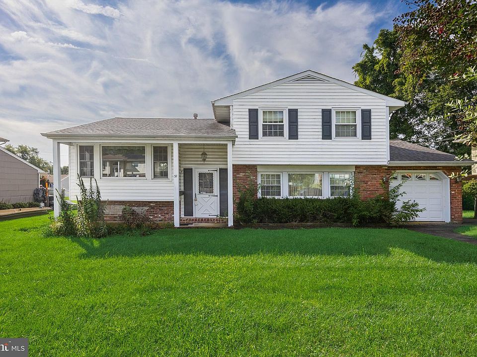1st image of 32 Suburban Blvd