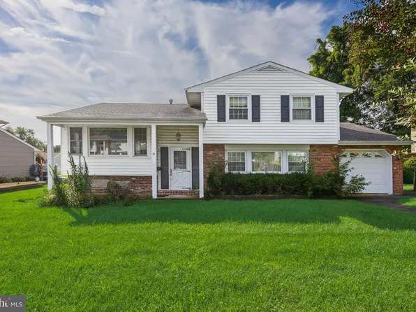 32 Suburban Blvd, Delran, NJ 08075