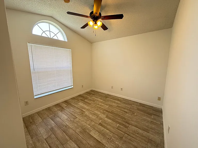 1221 Singleton Cir — Photo 9