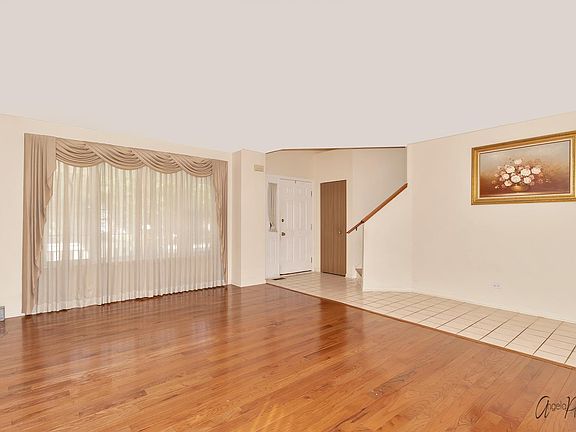 4th image of 3247 Hampshire Ln