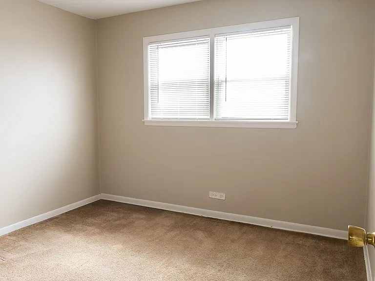 6615-19 W Lloyd Dr — Photo 9